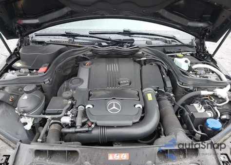 2014 Mercedes-Benz C 250 z USA, uszkodzony, nr VIN WDDGJ4HB0EG289247